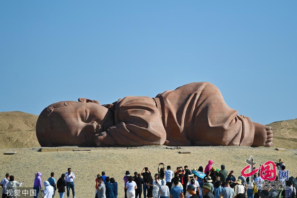 各地艺术雕像造型频出圈 看那些亮眼的雕塑造型(图8)